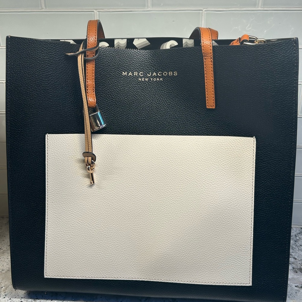 Marc Jacobs Grind Black and White Tote Bag